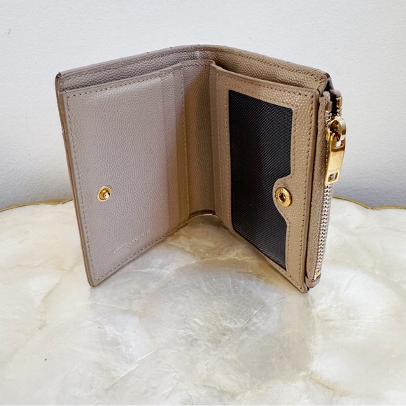 SAINT LAURENT CASSANDRE MATELASSÉ BI-FOLD WALLET Dark Beige - Picture 7 of 15